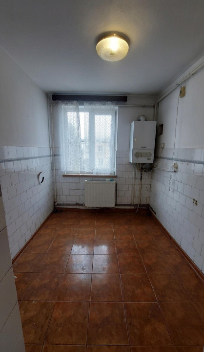 Apartament 3 camere la cativa pasi de centru Pitesti