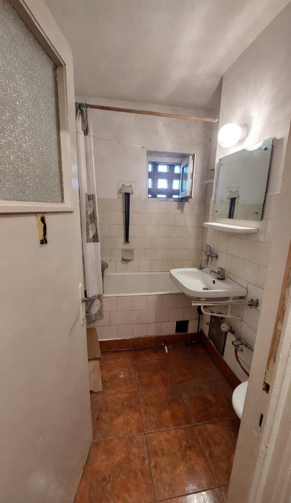 Apartament 3 camere la cativa pasi de centru Pitesti