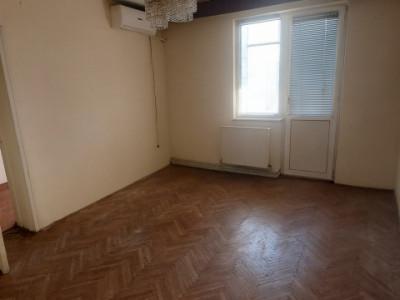 Apartament 3 camere la cativa pasi de centru Pitesti