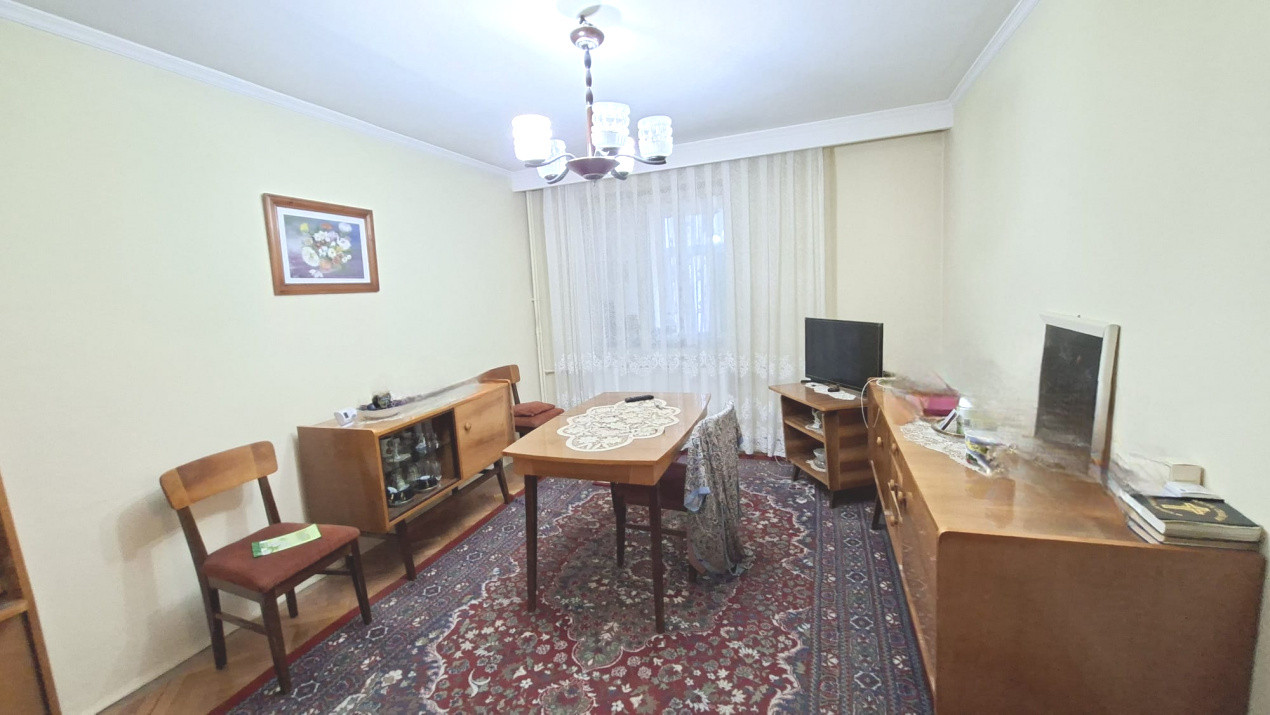 Garsoniera Ultracentrala Grivitei , Etaj 1