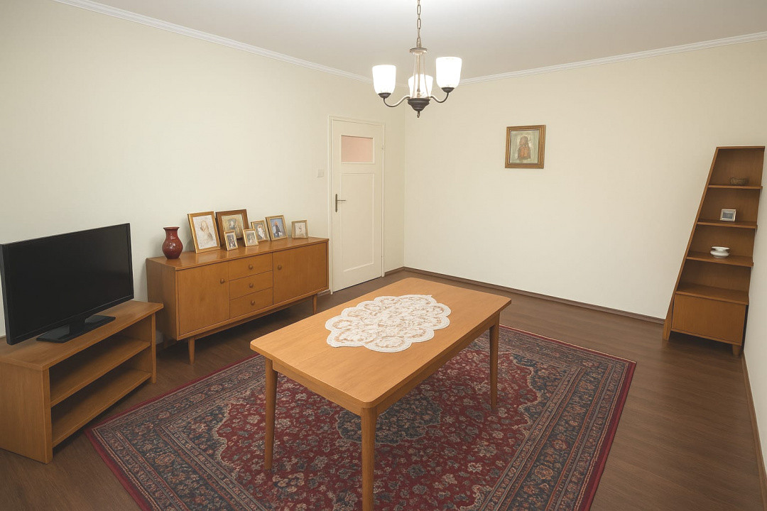 Garsoniera Ultracentrala Grivitei , Etaj 1