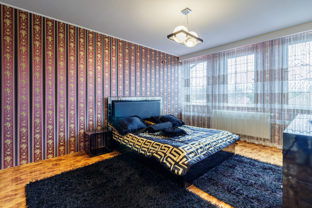 Casa impresionanta - Curte generoasa si Piscina - Otopeni!