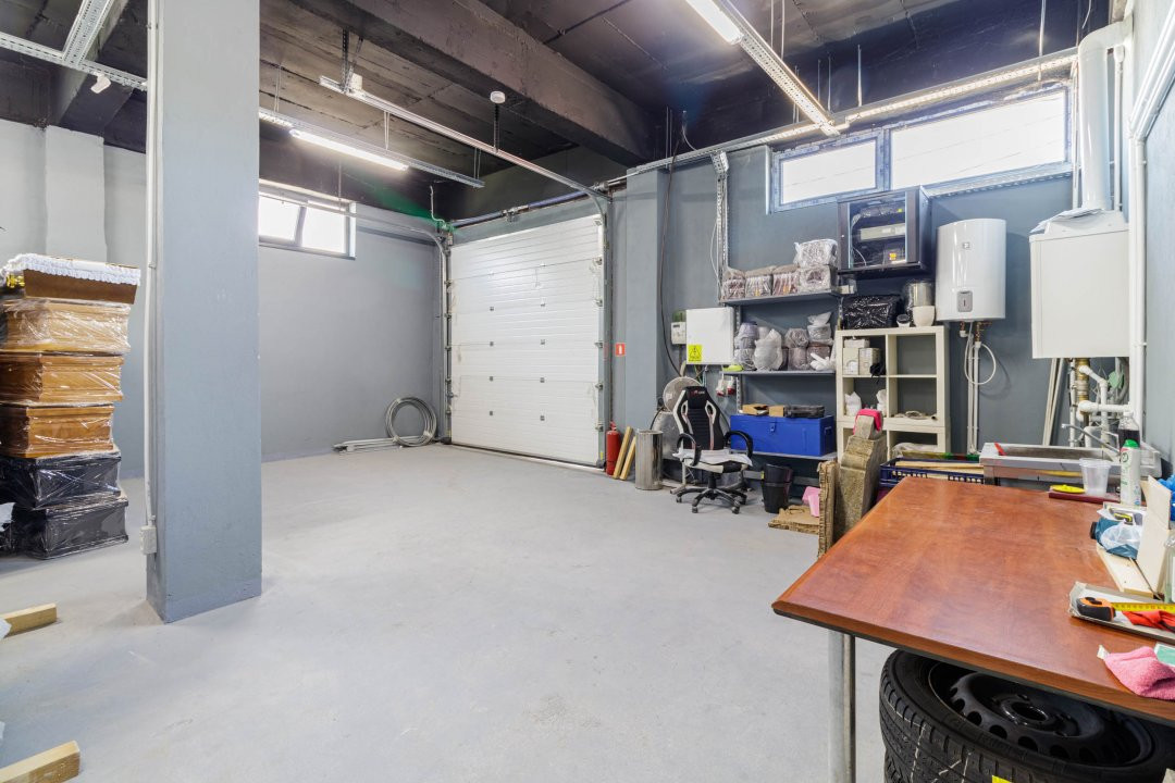 Hala / Spatiu Productie / Rezidential - Vedere catre lac