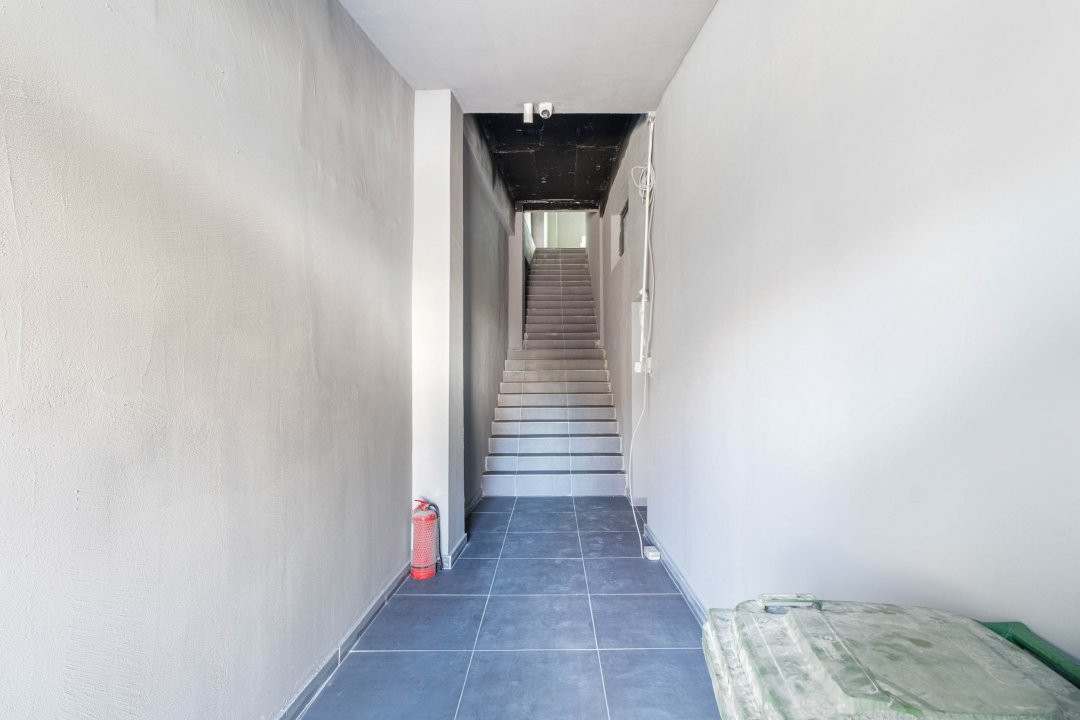 Hala / Spatiu Productie / Rezidential - Vedere catre lac