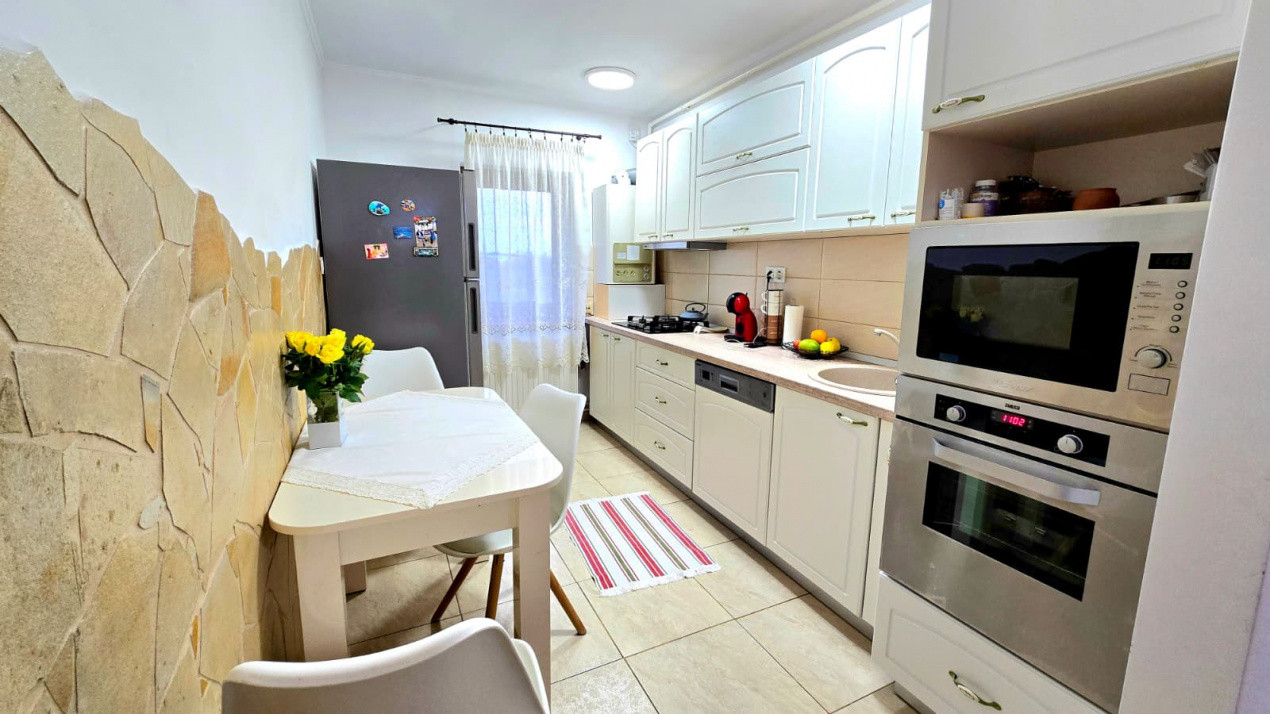 Apartament cu 4 camere – Micro 17, Str. Păuleștiului, Satu Mare