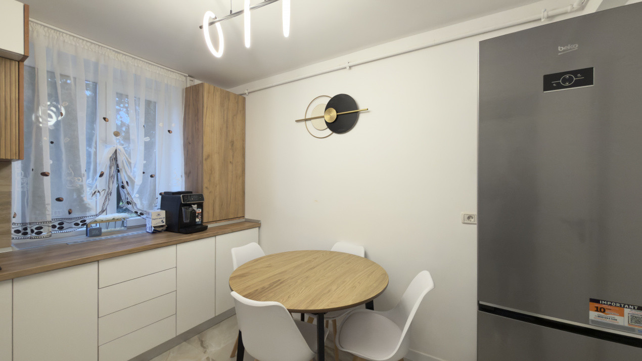 Apartament gata de mutat 3 camere Campulung etaj 1-Arges!