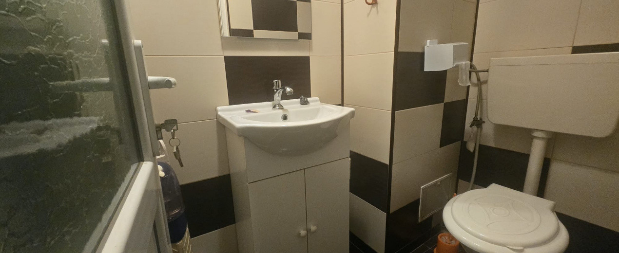 Apartament 3 camere 2 bai si 2 balcoane, Rovinari