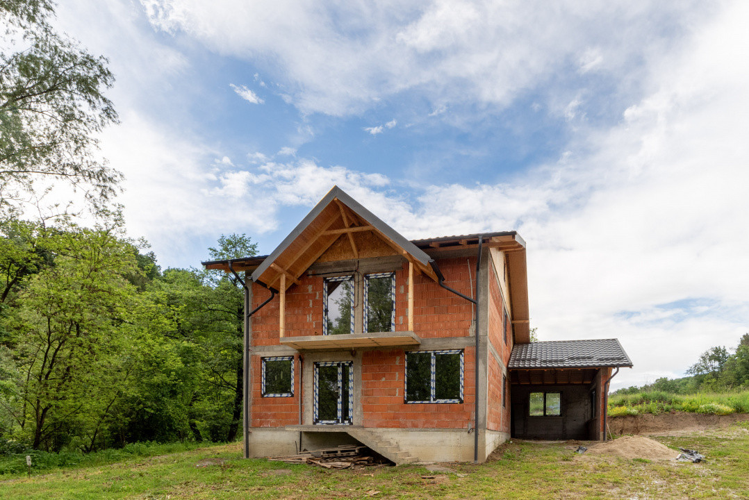 Casa P+1, Babana-Arges cu panouri si apa de izvor