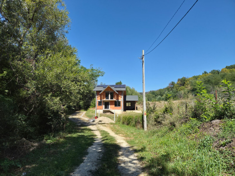 Casa P+1, Babana-Arges cu panouri si apa de izvor
