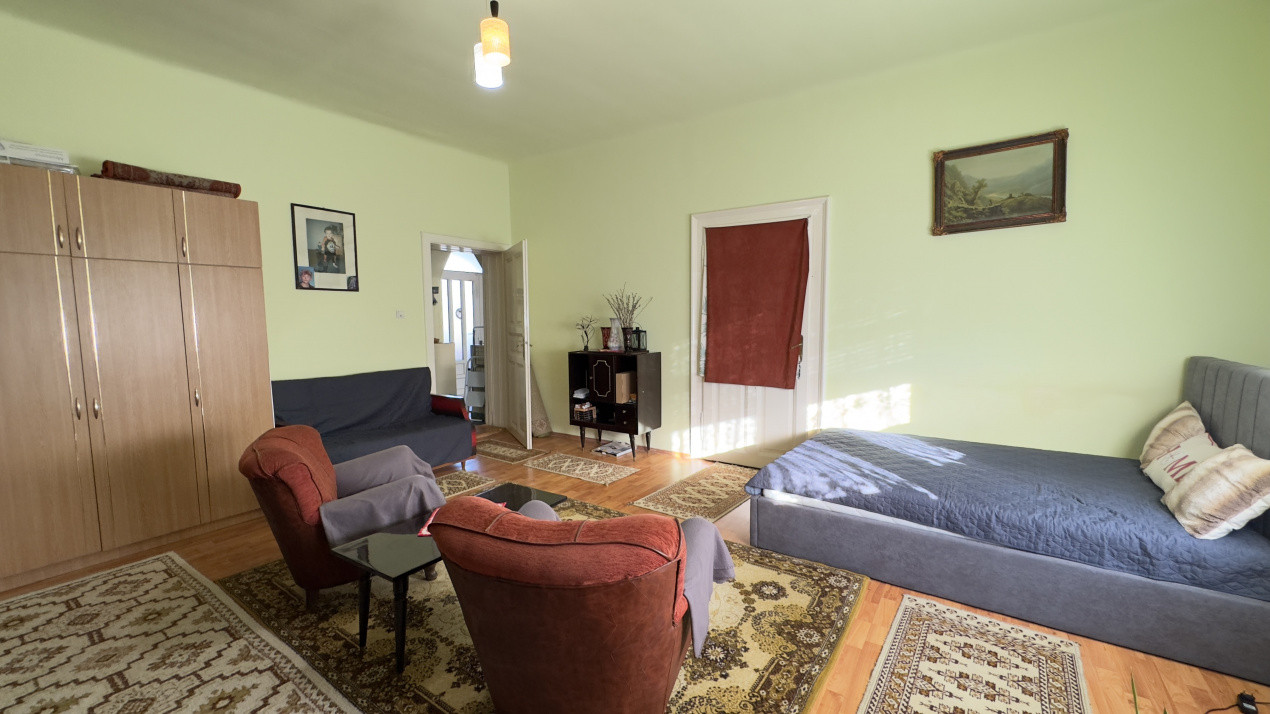 Casă 4 camere cu Teren 2.974 mp | Rezidență sau afacere | Carei