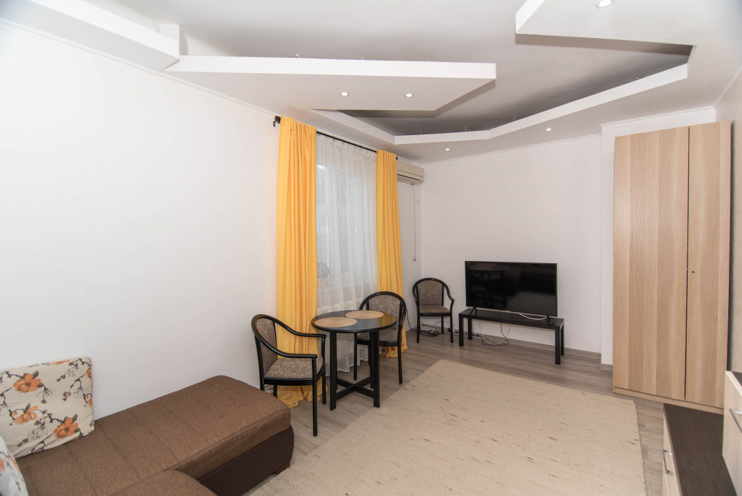 Garsoniera etaj 1,  zona Traian, Pitesti