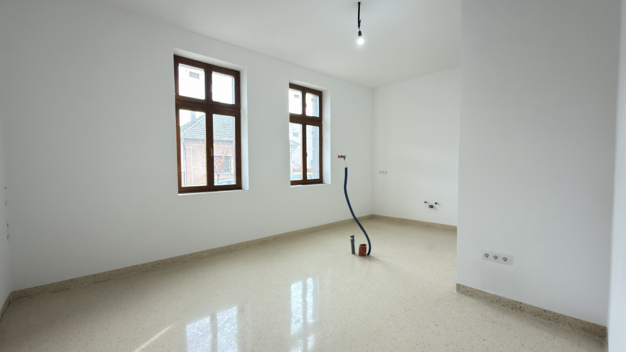 Clădire de închiriat – ideală pentru clinică medicală sau alte afaceri - Carei