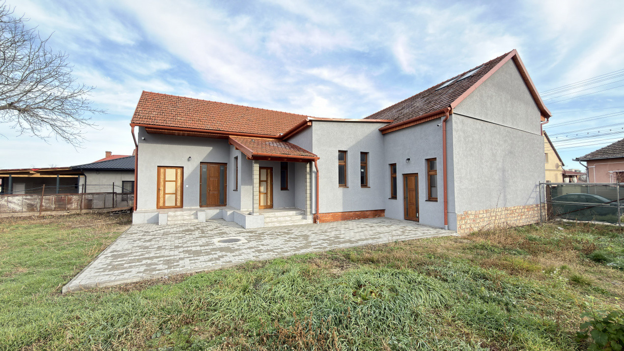 Clădire de închiriat – ideală pentru clinică medicală sau alte afaceri - Carei