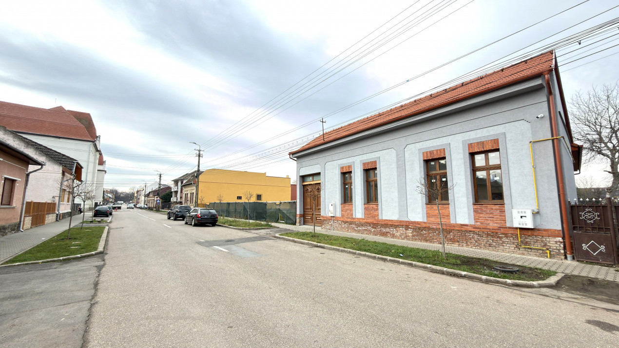 Clădire de închiriat – ideală pentru clinică medicală sau alte afaceri - Carei