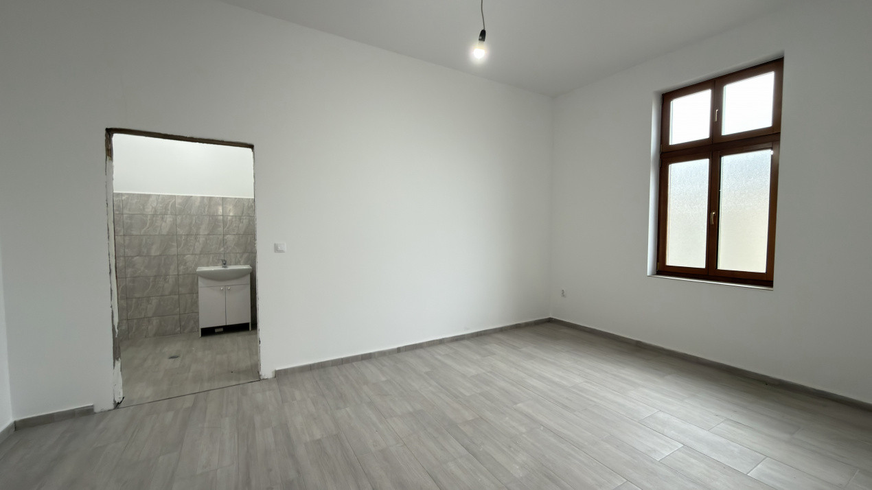 Clădire de închiriat – ideală pentru clinică medicală sau alte afaceri - Carei