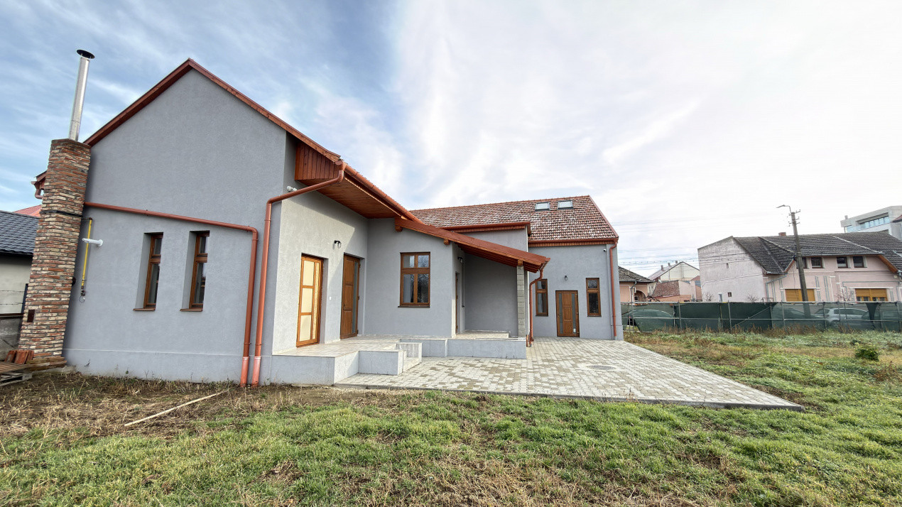 Clădire de închiriat – ideală pentru clinică medicală sau alte afaceri - Carei