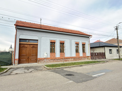 Clădire de închiriat – ideală pentru clinică medicală sau alte afaceri - Carei