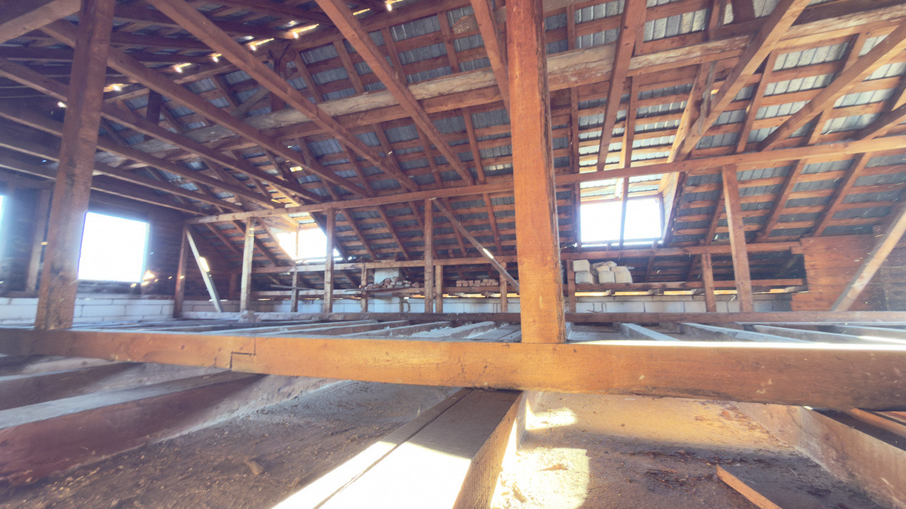 Casa generoasa cu teren de 1186 mp intravilan-Retevoiesti -Pietrosani-Arges!