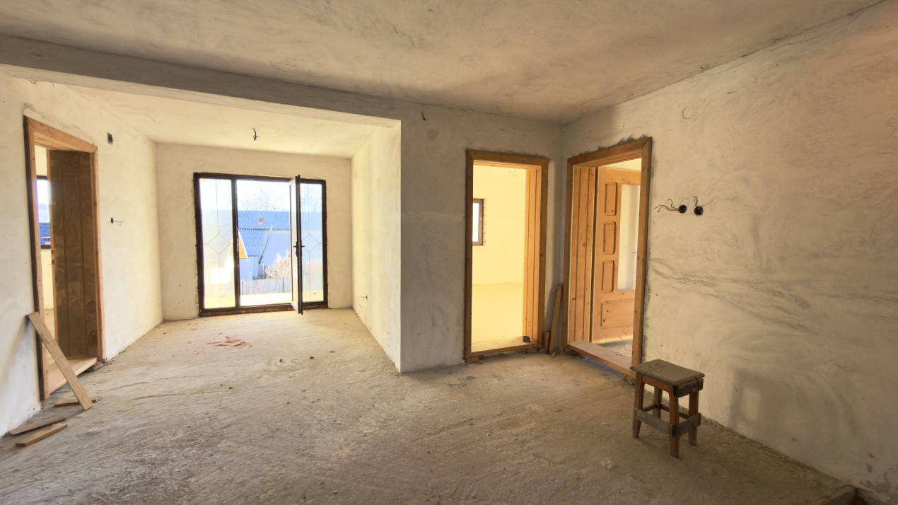 Casa generoasa cu teren de 1186 mp intravilan-Retevoiesti -Pietrosani-Arges!