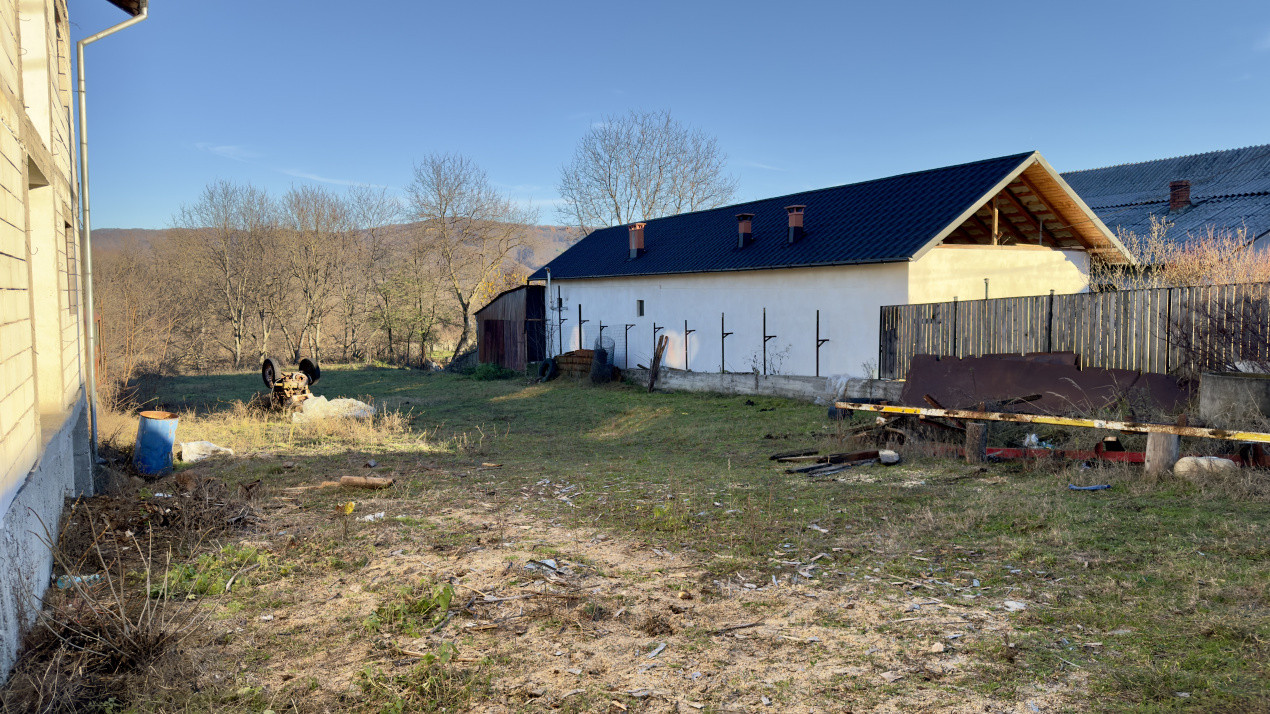 Casa generoasa cu teren de 1186 mp intravilan-Retevoiesti -Pietrosani-Arges!