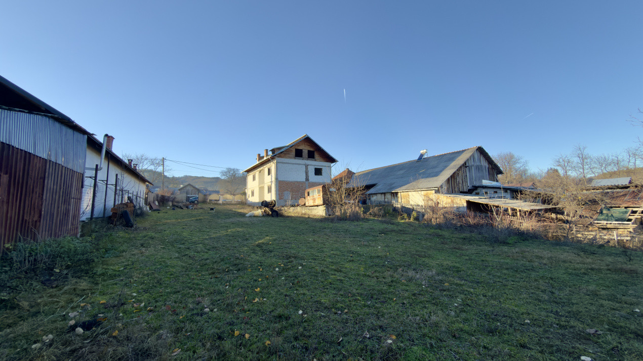 Casa generoasa cu teren de 1186 mp intravilan-Retevoiesti -Pietrosani-Arges!