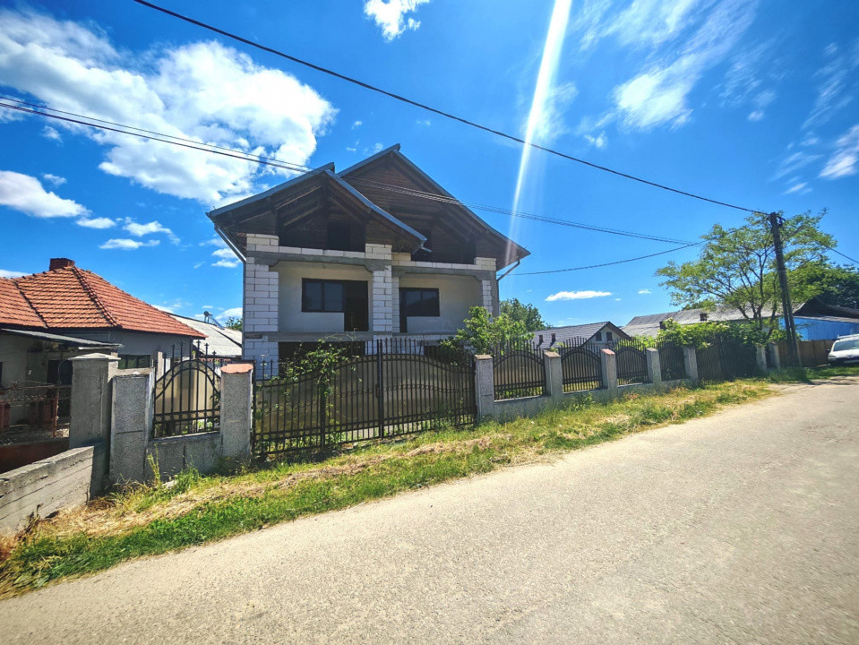Casa generoasa cu teren de 1186 mp intravilan-Retevoiesti -Pietrosani-Arges!