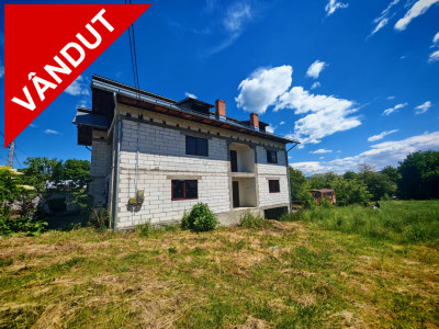 Casa generoasa cu teren de 1186 mp intravilan-Retevoiesti -Pietrosani-Arges!