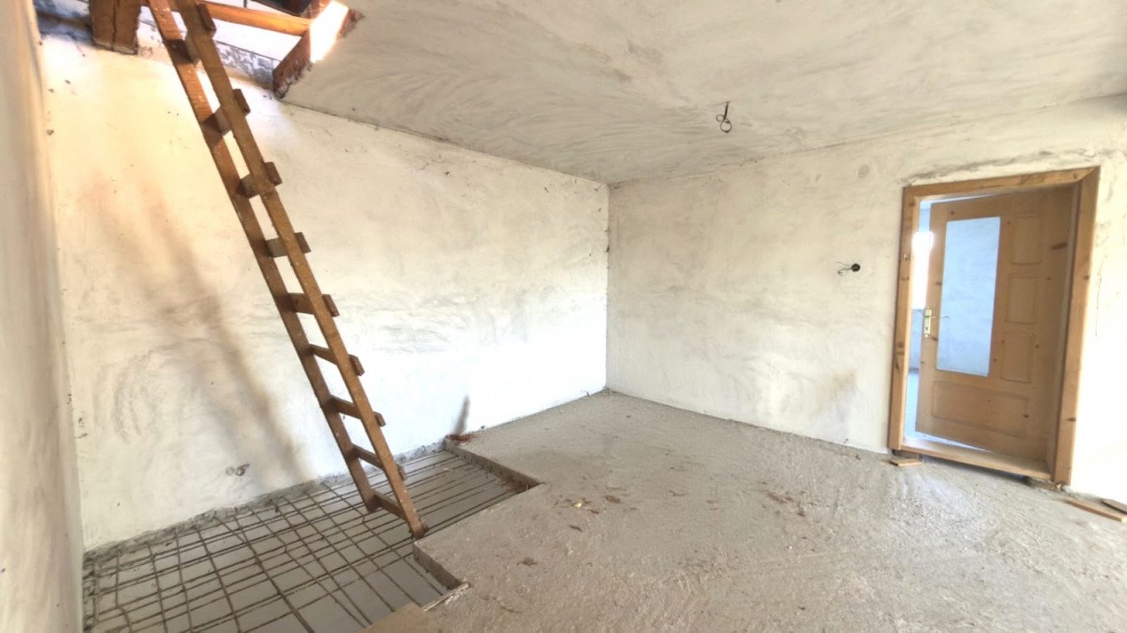 Casa generoasa cu teren de 1186 mp intravilan-Retevoiesti -Pietrosani-Arges!