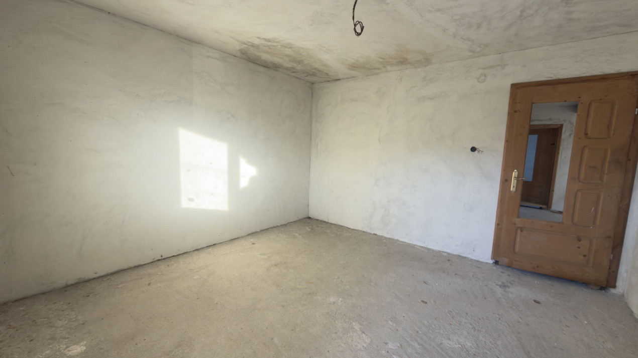 Casa generoasa cu teren de 1186 mp intravilan-Retevoiesti -Pietrosani-Arges!