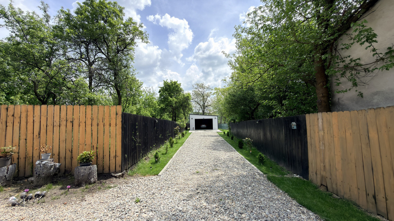 Casă + garaj modern de 80 mp pe teren de 782 mp în Câmpulung