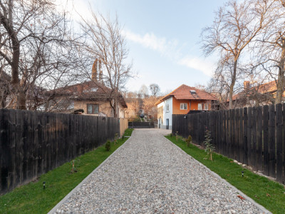 Casă + garaj modern de 80 mp pe teren de 782 mp în Câmpulung