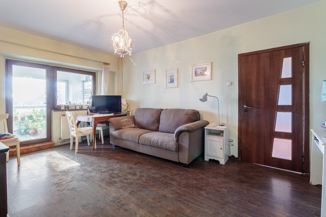 Apartament 3 camere 90 mp, etaj 1, stradal, Otopeni