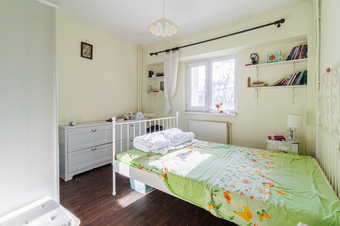 Apartament 3 camere 90 mp, etaj 1, stradal, Otopeni