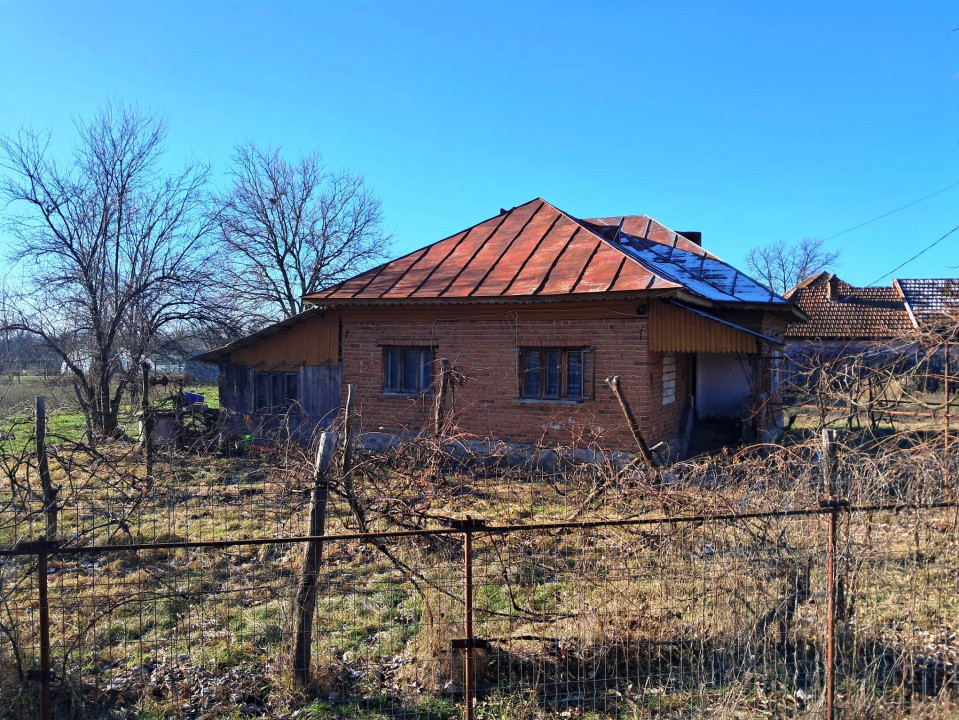 Casă și teren de vânzare Polovragi