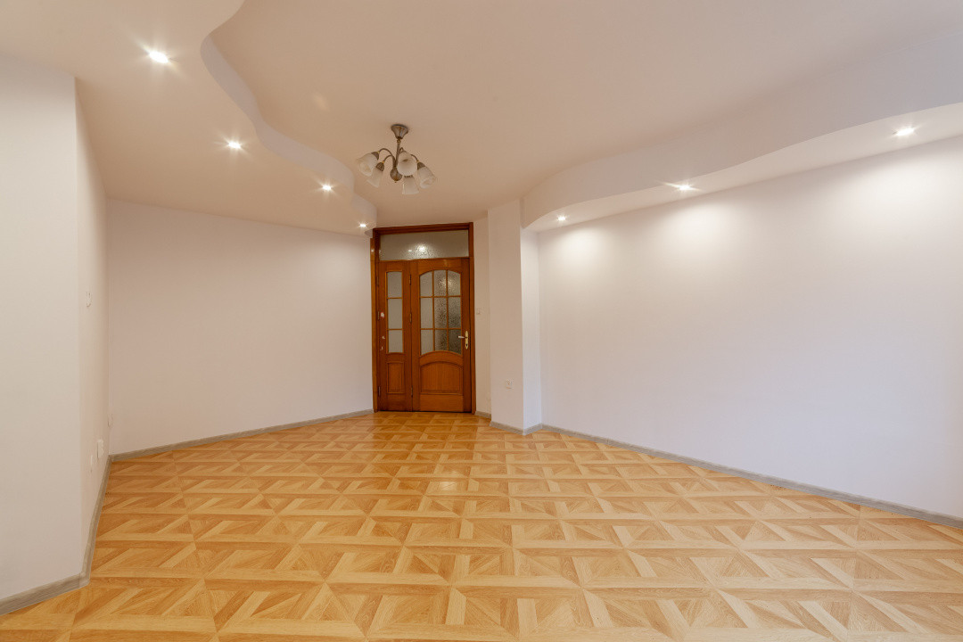 Apartament 5 camere parter zona Rolast-Jumbo