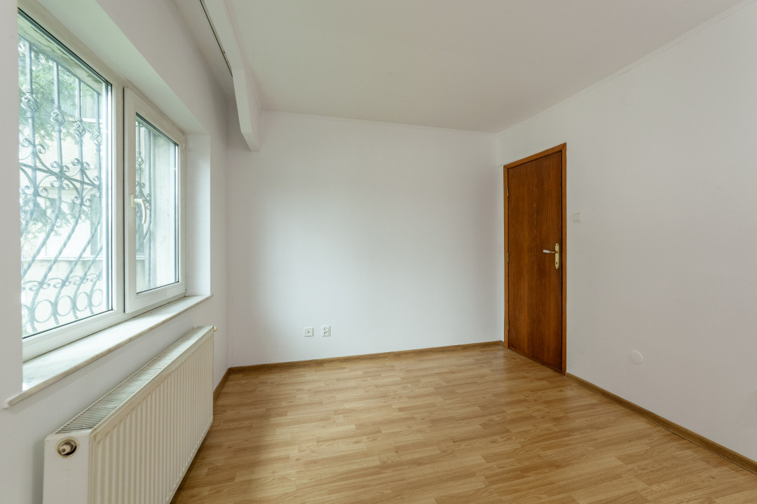 Apartament 5 camere parter zona Rolast-Jumbo