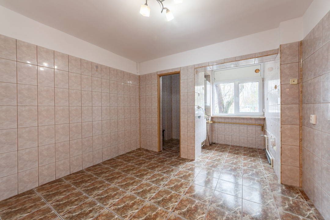 Apartament 5 camere parter zona Rolast-Jumbo