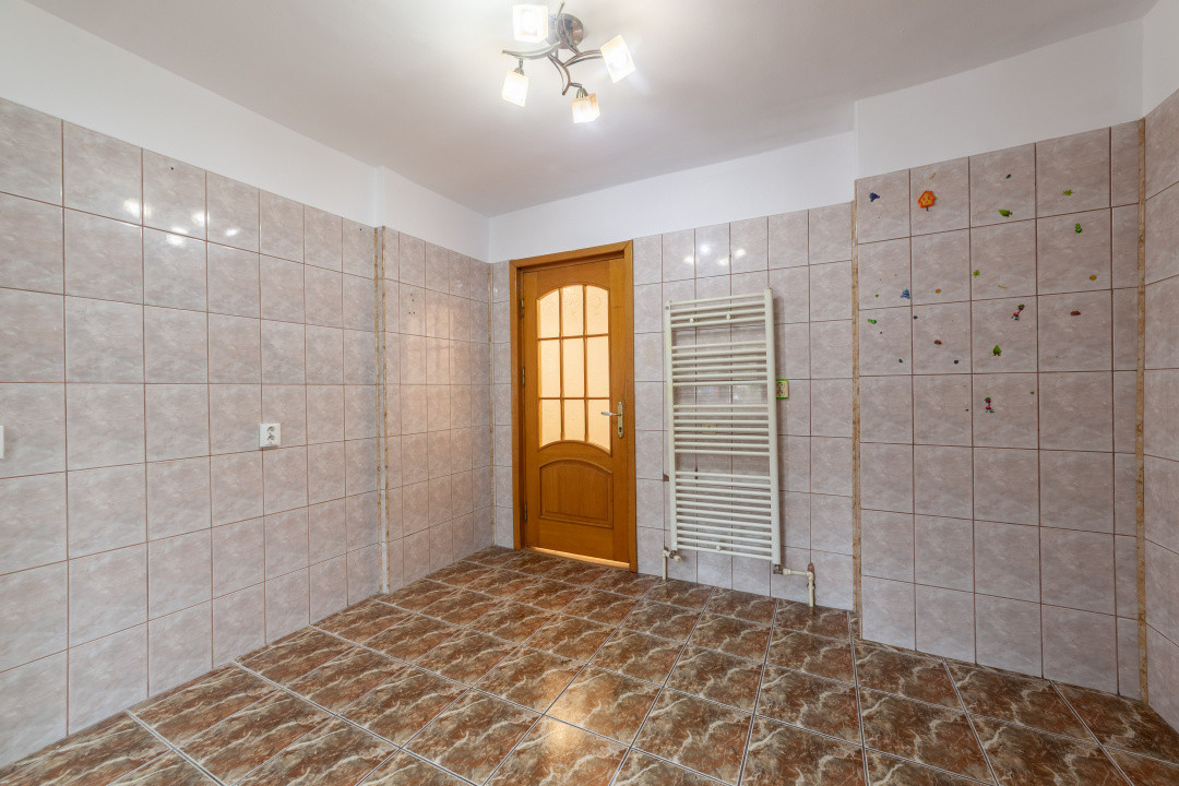 Apartament 5 camere parter zona Rolast-Jumbo