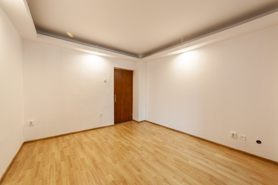 Apartament 5 camere parter zona Rolast-Jumbo