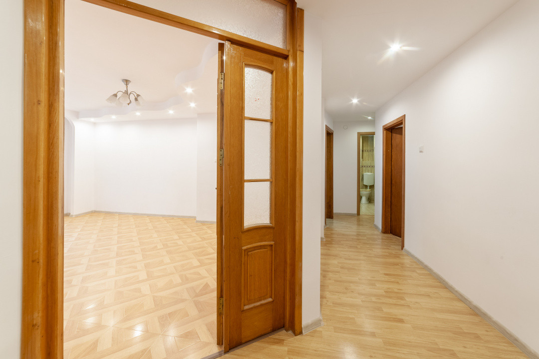 Apartament 5 camere parter zona Rolast-Jumbo