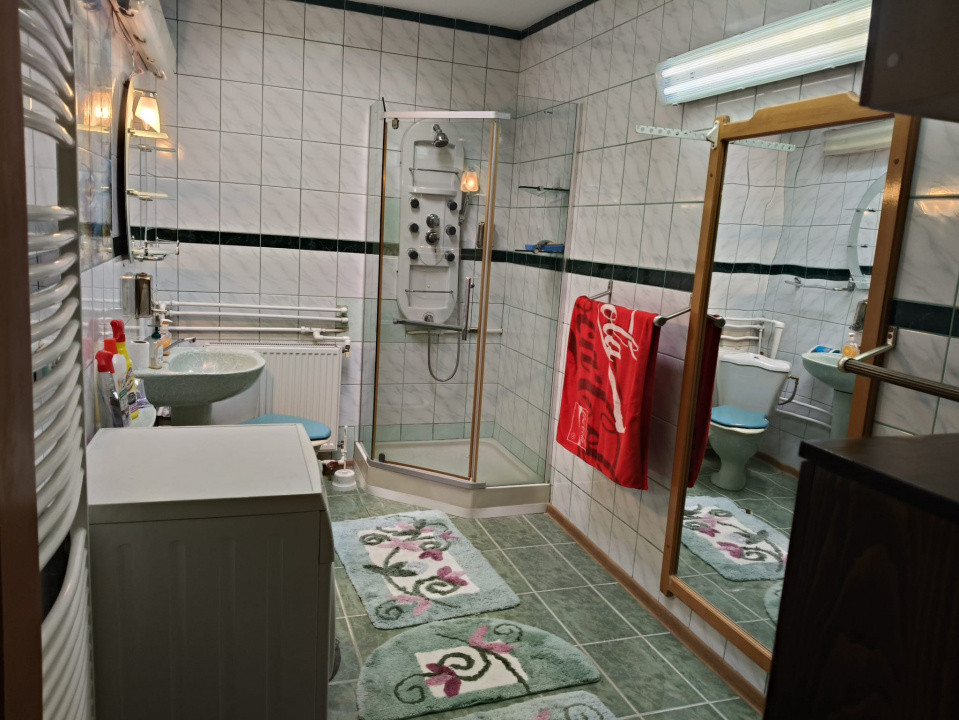 Apartament de închiriat,3 camere, decomandat – zonă centrală, Târgu Jiu