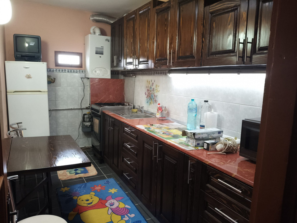 Apartament de închiriat,3 camere, decomandat – zonă centrală, Târgu Jiu