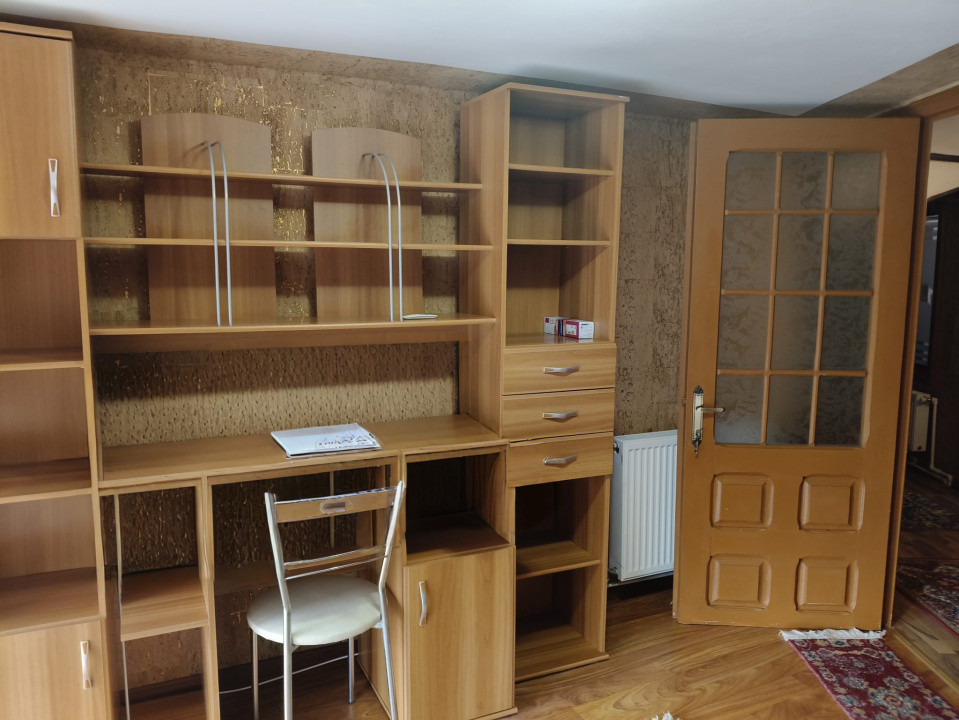 Apartament de închiriat,3 camere, decomandat – zonă centrală, Târgu Jiu