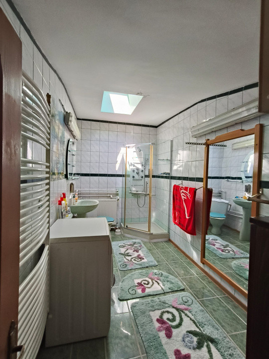 Apartament de închiriat,3 camere, decomandat – zonă centrală, Târgu Jiu