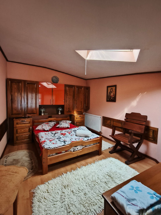 Apartament de închiriat,3 camere, decomandat – zonă centrală, Târgu Jiu