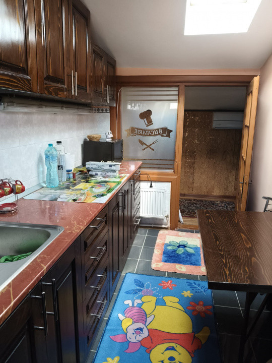 Apartament de închiriat,3 camere, decomandat – zonă centrală, Târgu Jiu