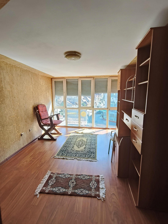 Apartament de închiriat,3 camere, decomandat – zonă centrală, Târgu Jiu