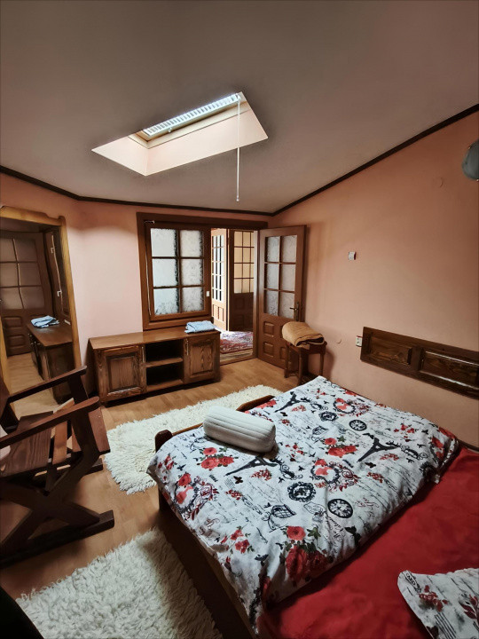 Apartament de închiriat,3 camere, decomandat – zonă centrală, Târgu Jiu