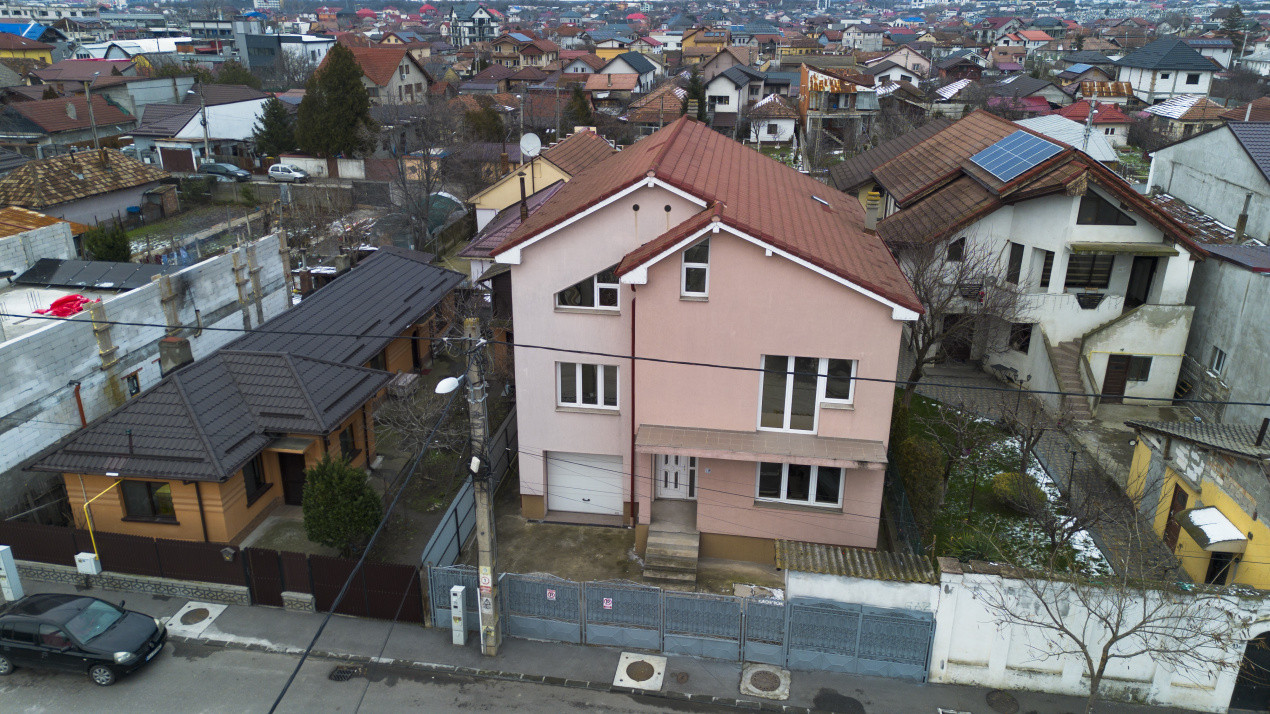 Casa la gri - Romanesti