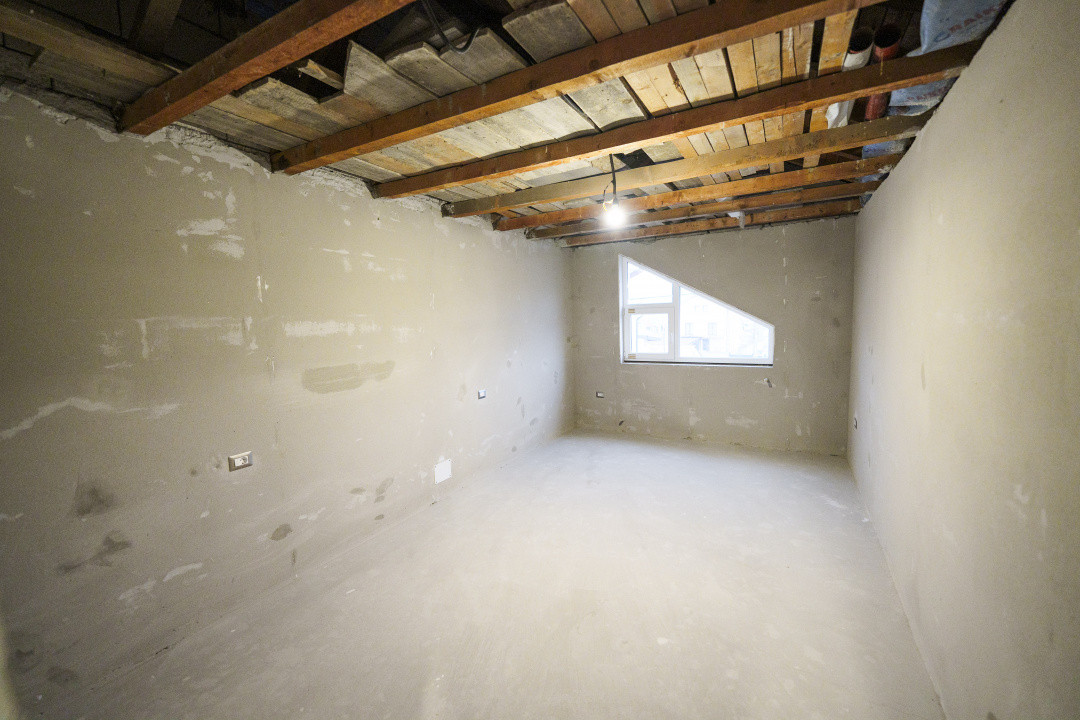 Casa la gri - Romanesti